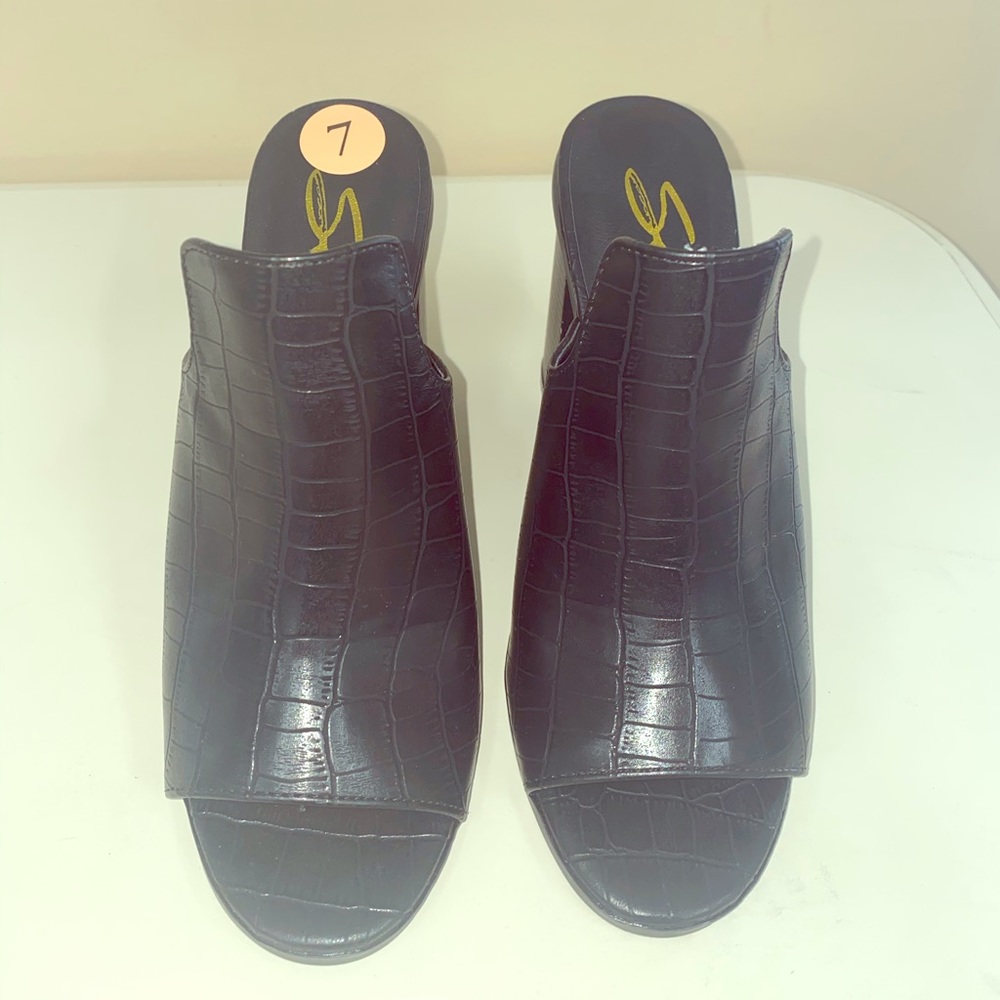 SEVEN 7 ISABELLA MULE CROC TEXTURE SHOES